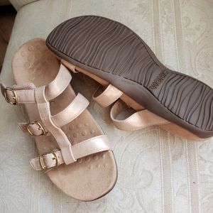 Vionic Sandles 8
